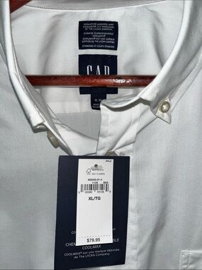 GAP White Long-Sleeve Button-Down Pocket Shirt
